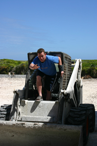 contact1 heavy lifting with the skidster